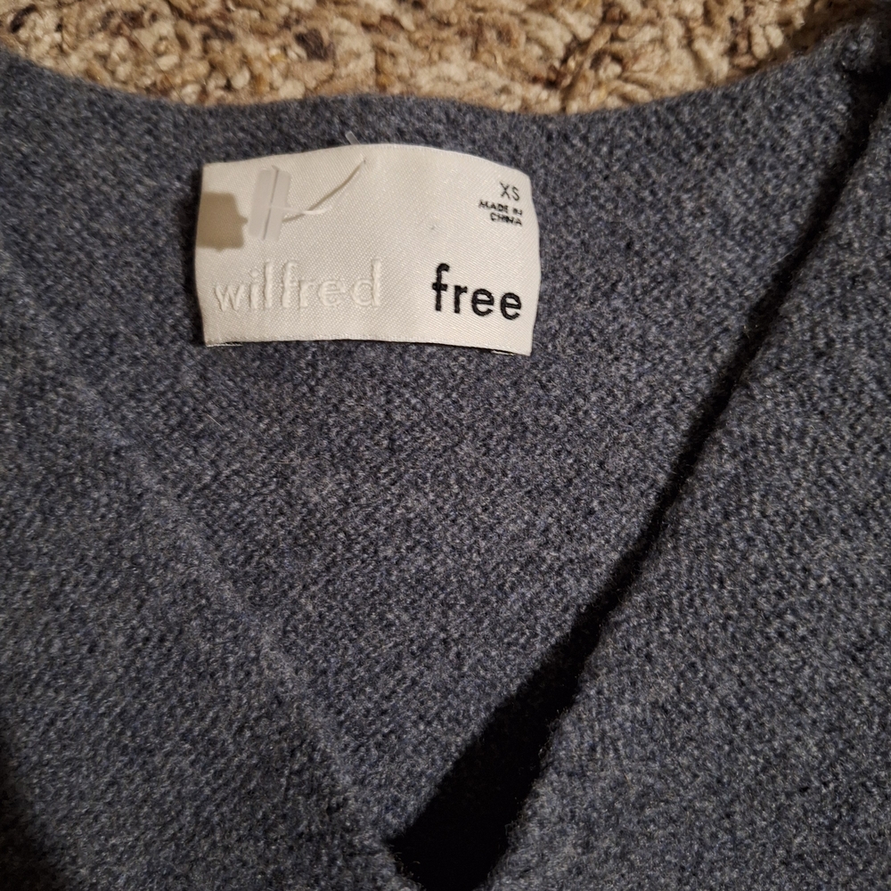 Aritzia Wilfred Free Merino Wool Wolter V-Neck Sweater (Fits XXS/XS) - Picture 6 of 10